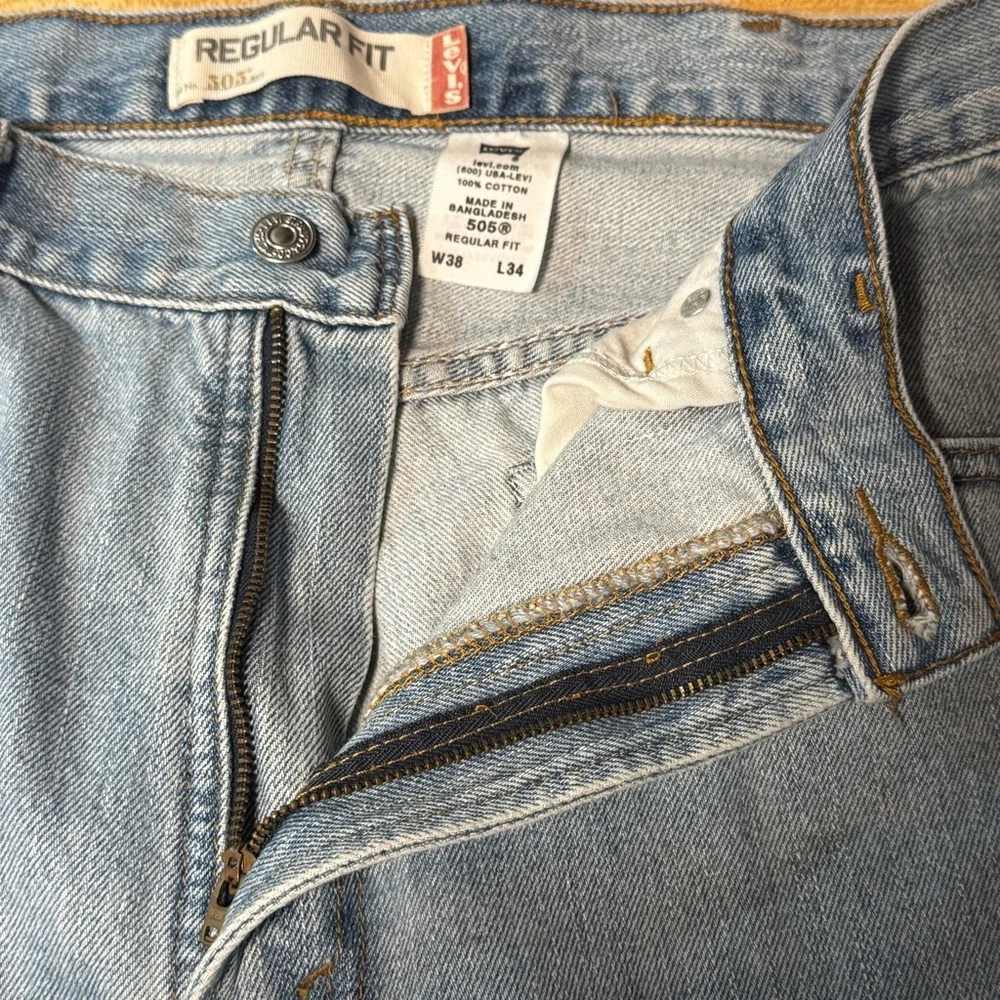 LEVI’S 505 Regular Fit Straight Leg Light Stonewash Blue Jeans Size 38 x 34